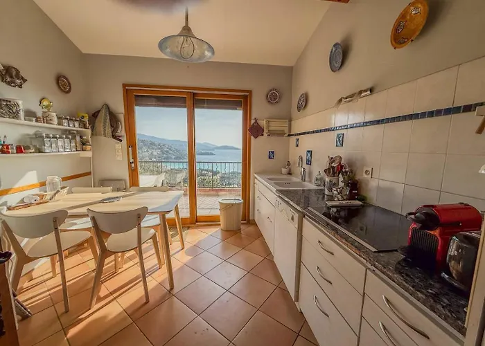 T3 Pour 4 Personnes, Magnifique Vue Sur La Baie De Saint Clair Le Lavandou