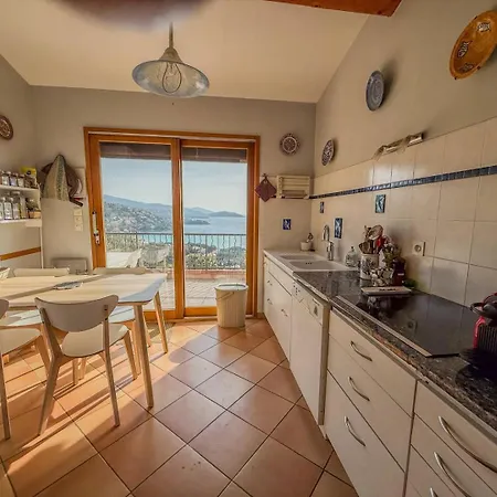 T3 Pour 4 Personnes, Magnifique Vue Sur La Baie De Saint Clair Le Lavandou