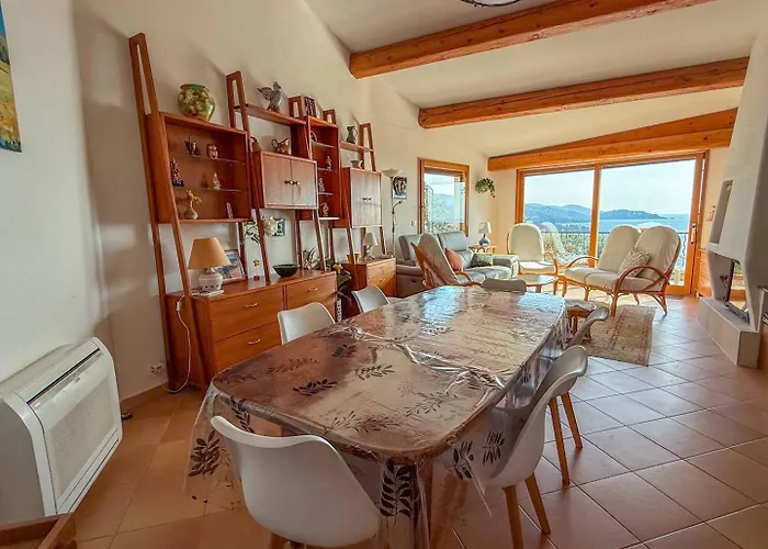 T3 Pour 4 Personnes, Magnifique Vue Sur La Baie De Saint Clair Le Lavandou